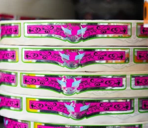 Impression d'étiquette adhésive en sérigraphie Impression d'étiquette adhésive en sérigraphie